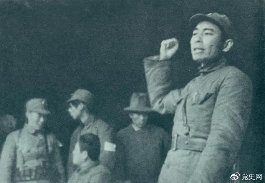 1939年2月23日，周恩來到皖南新四軍軍部，傳達(dá)中央關(guān)于新四軍向北向敵后發(fā)展的方針。