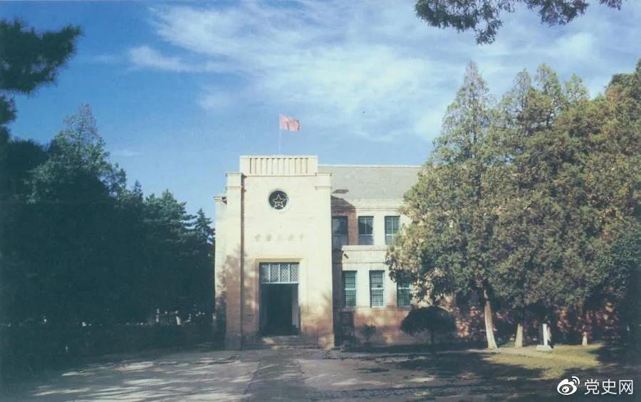 楊家?guī)X革命舊址，位于延安城西北約3公里，是中共中央1938年11月至1947年3月的所在地。