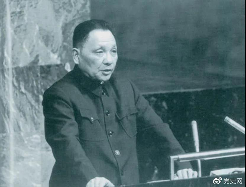 1974年4月10日，鄧小平在聯合國大會第六屆特別會議上發(fā)言。