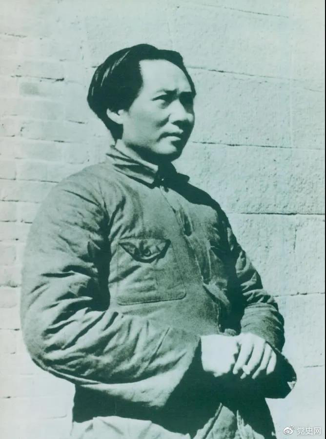 1936年2月至5月，毛澤東、彭德懷率軍進行了東征戰(zhàn)役。圖為指揮東征戰(zhàn)役時的毛澤東。