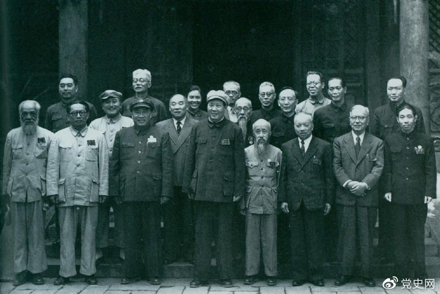 1949年7月5日，新政治協(xié)商會議籌備會常務委員合影。