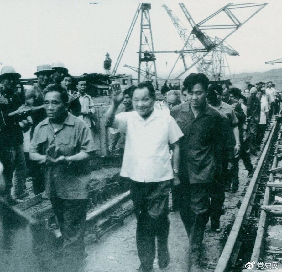 1980年7月12日，鄧小平到葛洲壩水利樞紐工程視察。